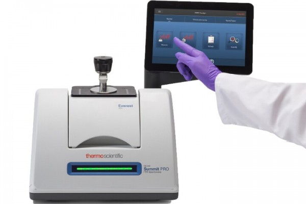Espectrômetro FTIR Nicolet Summit PRO